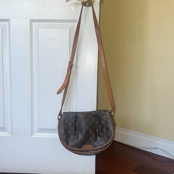 Authentic Louis Vuitton crossbody Bag! - Picture 2 of 6
